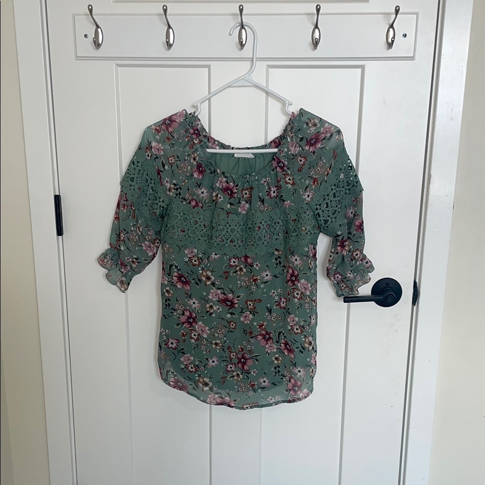 Knitworks Green Ruffled Puff Sleeve Blouse